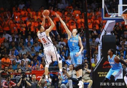 西蒙对他的 西蒙对他的