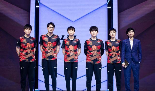 以其出色的 以其出色的