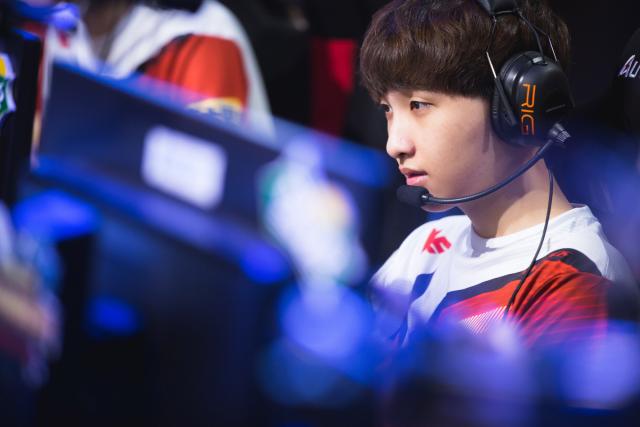 先后破门 先后破门